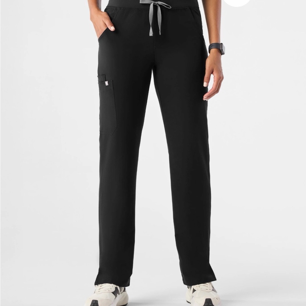 Figs women’s Kade Cargo Scrub Pants black large